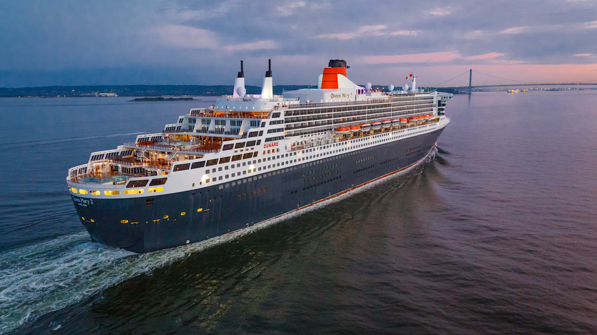 View of the stern of Queen Mary 2 in New York